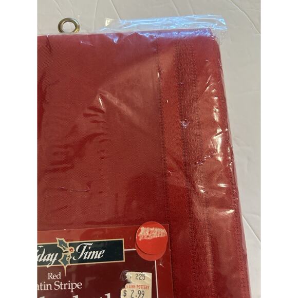Vintage Holiday Time Red Tablecloth Oblong 60"x 102"‎ Christmas Satin Stripe NEW - Picture 3 of 6